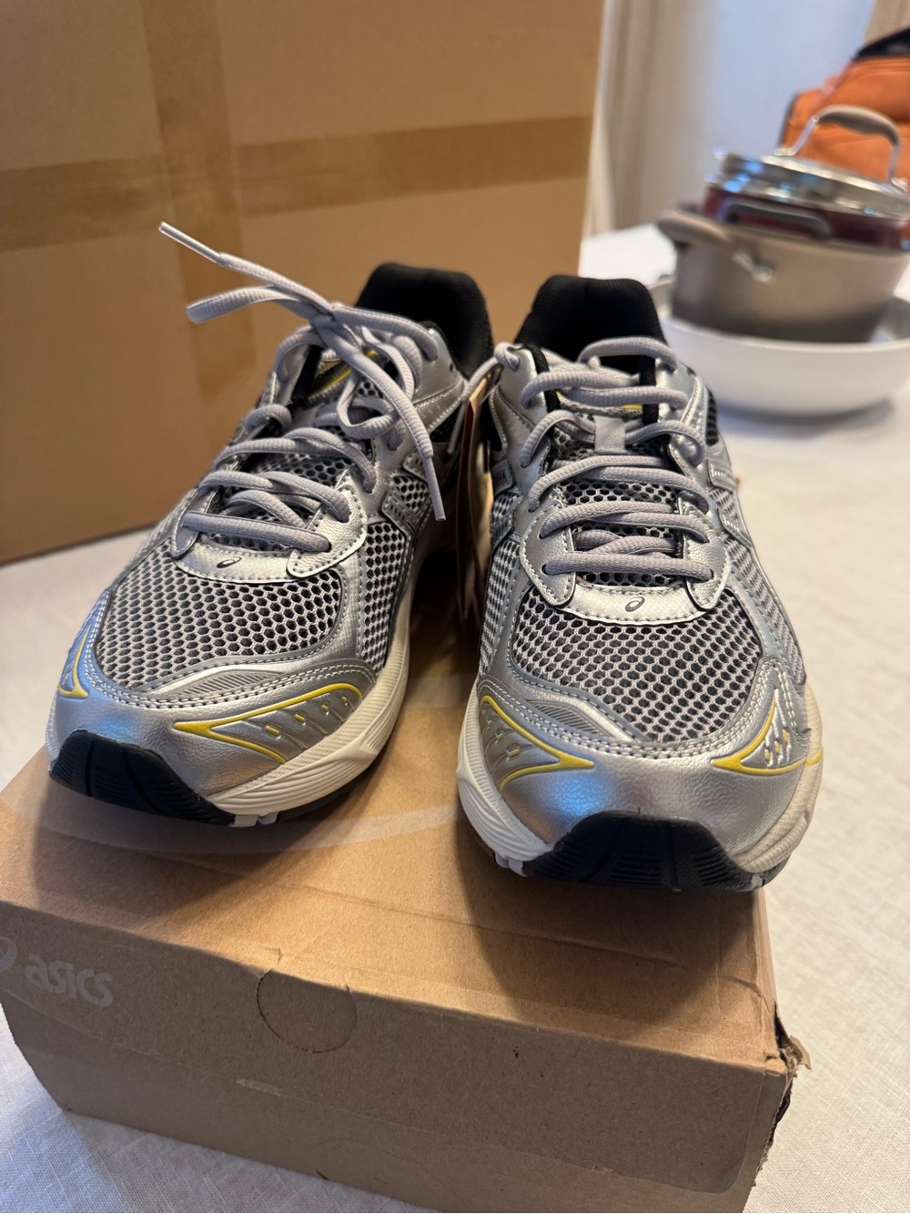 NIB Asics Men’s GT-2160 Piedmont Silver Running Sneakers with Yellow Accents